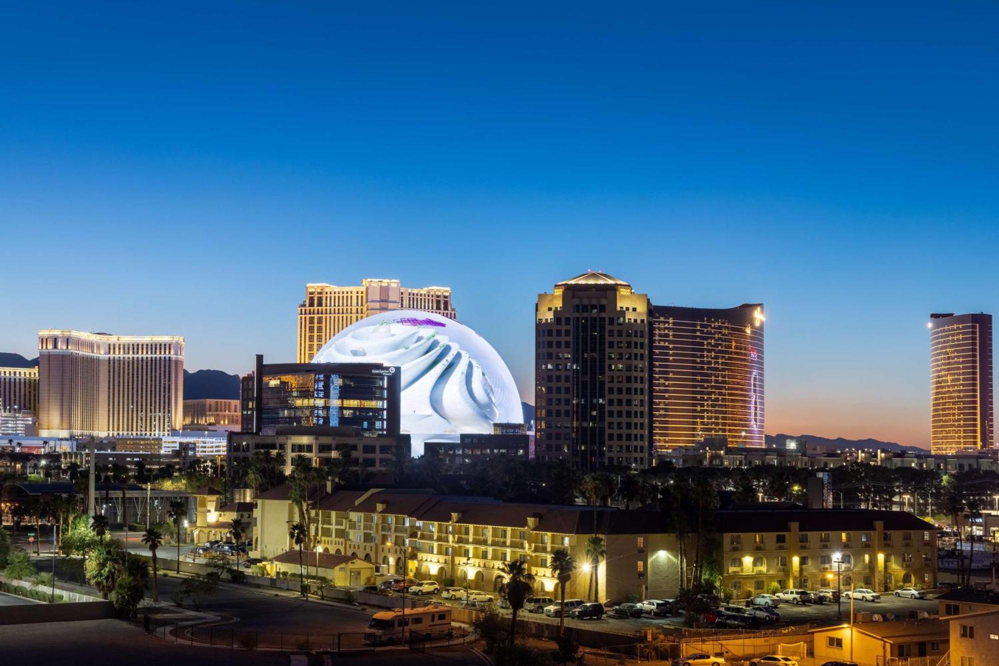 Hotel Doubletree By Hilton Las Vegas East Flamingo Exterior foto