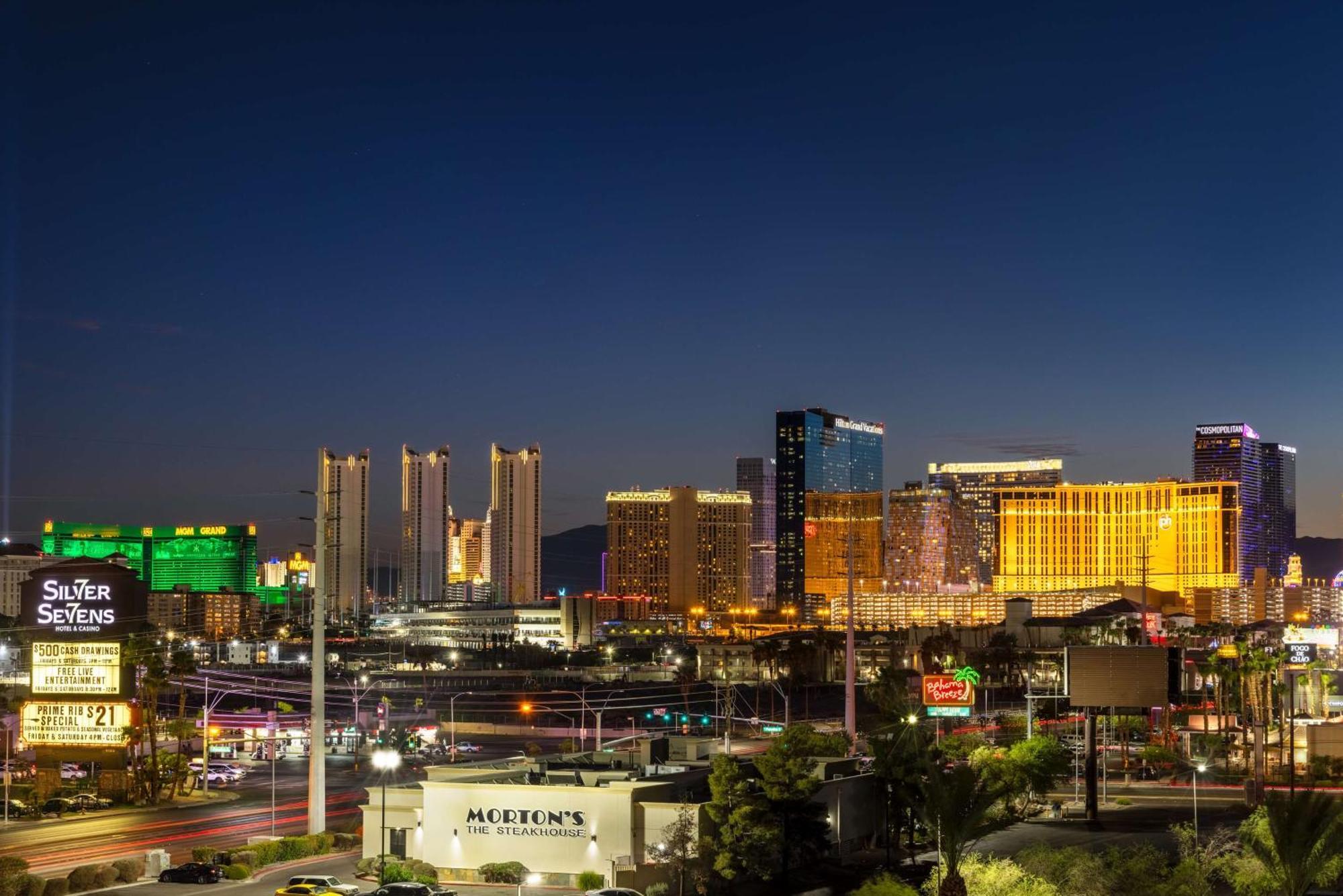 Hotel Doubletree By Hilton Las Vegas East Flamingo Exterior foto